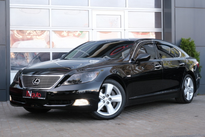 Lexus LS